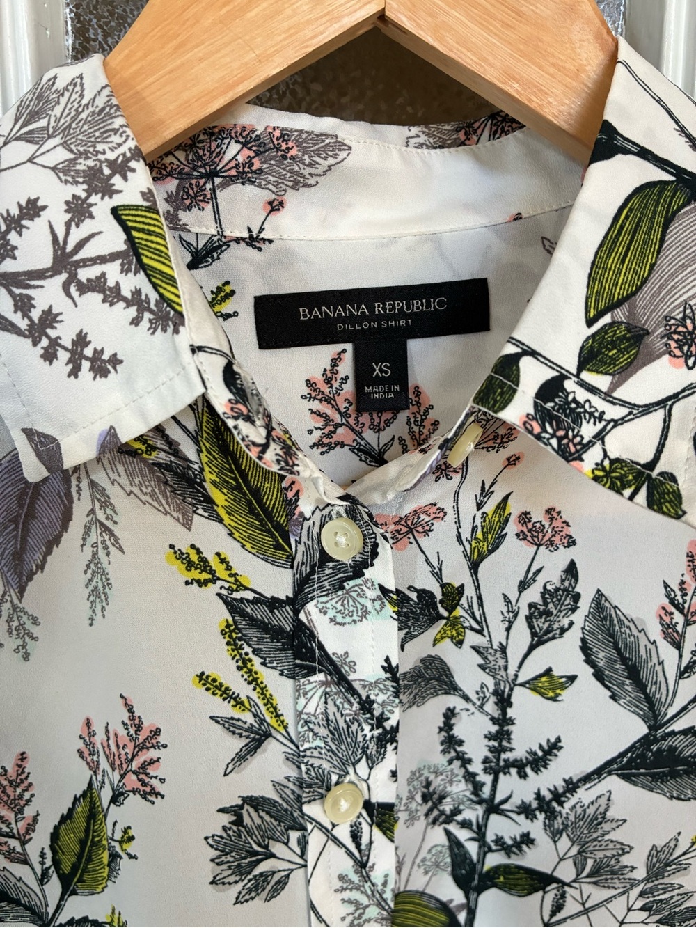 Banana Republic Dillon Blouse XS Floral Botanical Button Down Shirt Like New